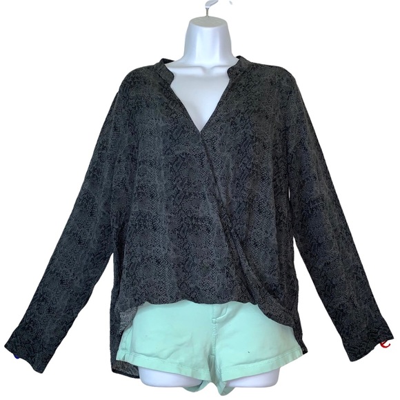 Splendid Blouse Faux Wrap Python Top V-Neck Gray Hi-Lo - Picture 3 of 11